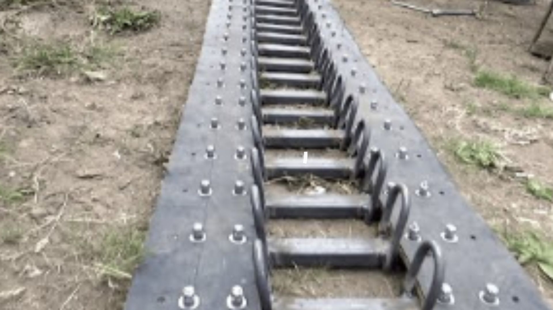 Восстанавливаем разрушенные  гусеницы вездехода