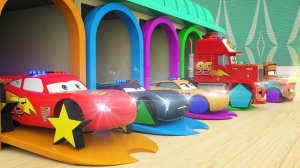 Учим формы вместе с Маккуином, меняющим покрышку - Мультик про машинки для детей