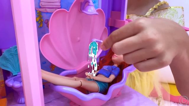 Nastya and Stacy open huge eggs with surprises and toys смотреть онлайн