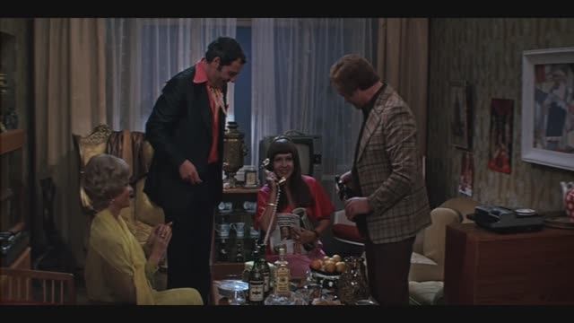 Парная слушает! Фрагменты из фильма ″Ты — мне, я — тебе″. 1976 г.