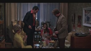 Парная слушает! Фрагменты из фильма ″Ты — мне, я — тебе″. 1976 г.