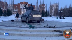 Өфөлә "Субару" водителе Мостай Кәрим һәйкәленә бәрелгән