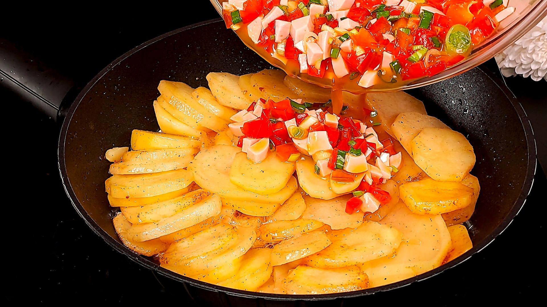 Простой рецепт на одной сковороде, где вы просто заливаете картофель яйцами смотреть онлайн