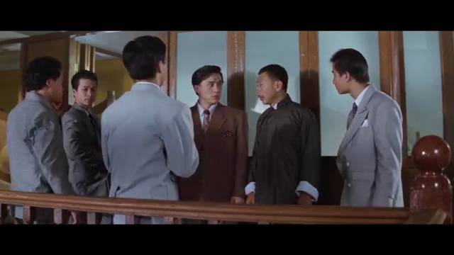 Чудеса (Крёстный отец из Кантона): Драка в ресторане с людьми Тигра