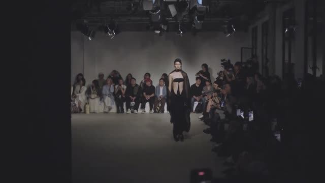 Показ женской коллекции Oude Waag весна-лето 2025