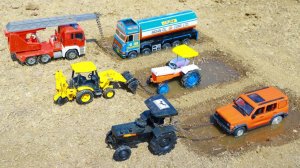 Машинки летают и прыгают! Развивающие мультики Машины помощники. Мультфильмы про машинки