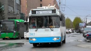 Троллейбус Екатеринбурга ЗиУ-682Г-016.03 борт. №387 маршрут 29 следует через площадь 1-ой Пятилетки