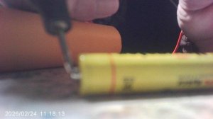 Определяю годность батарейки - измеряю её ЭДС мультиметром