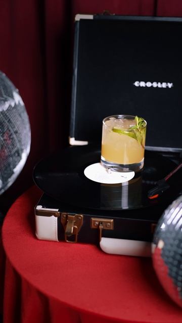 ТЫ УЗНАЕШЬ ЭТОТ ТРЕК С ПЕРВОЙ СЕКУНДЫ