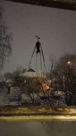 Сиреноголовый продаёт картошку