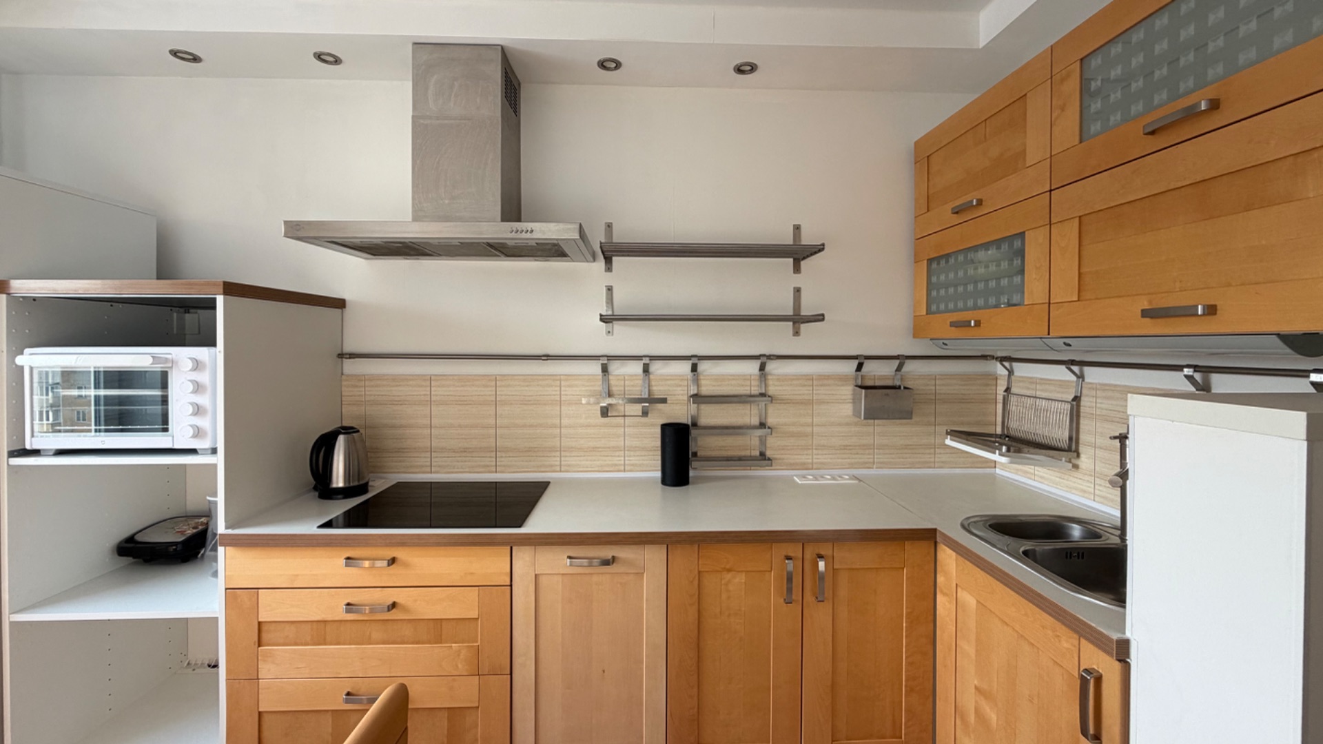 Сдаётся светлая и уютная двухкомнатная квартира с продуманным ремонтом.