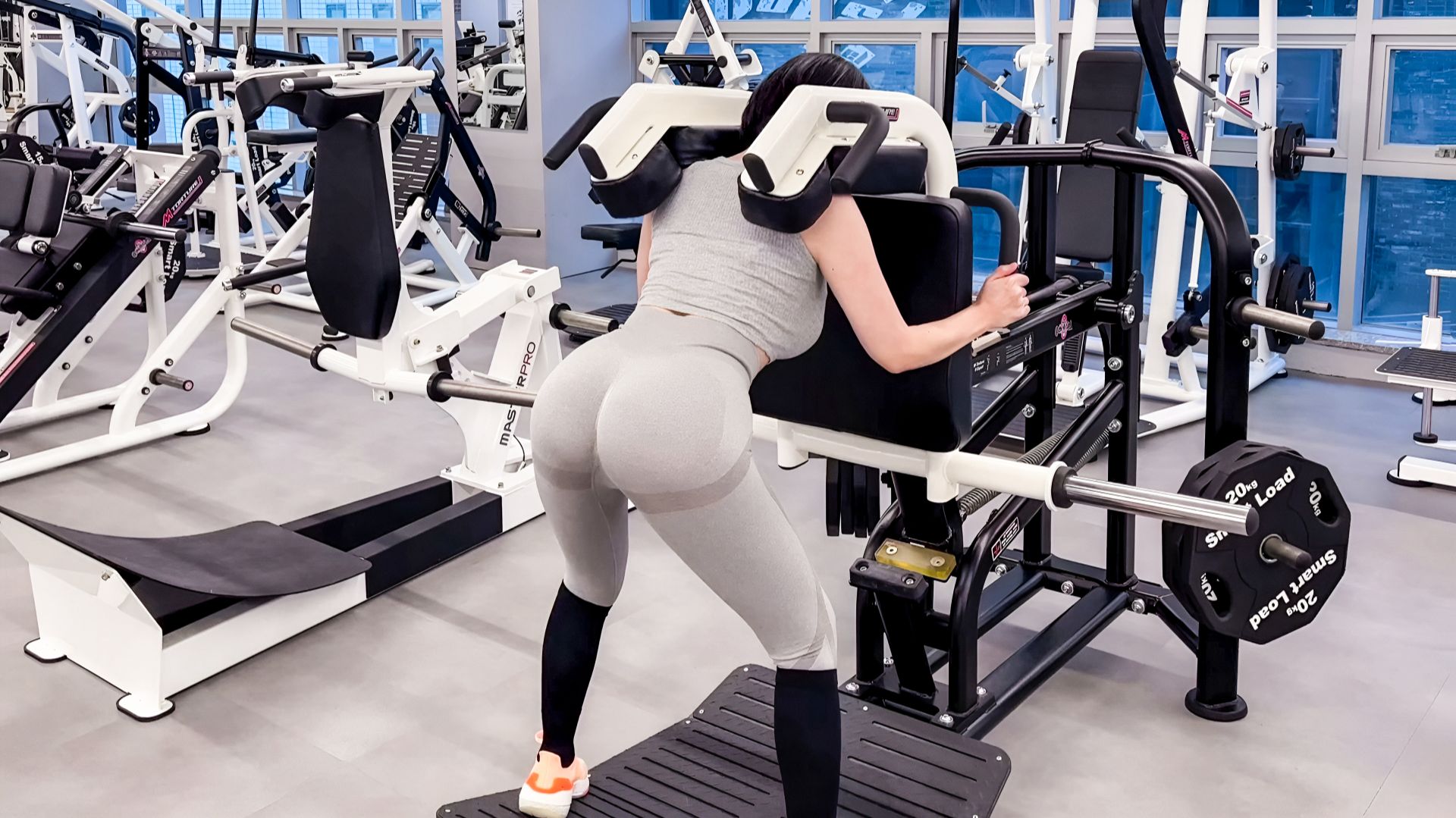 Gawonaa - Cool Exercises For Leg Training