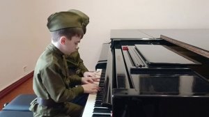 М.Невин «Армейский радиопередатчик». Исполняют Николай Папакин и Фёдор Папакин.