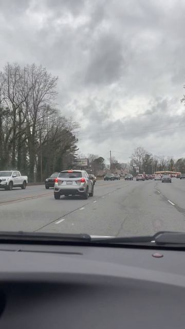 По междугородней трассе 74. От Гастонии - в сторону Шарлотт