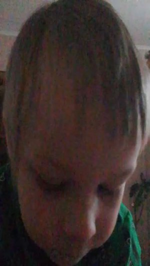 я кушаю очень кислые мармеладки