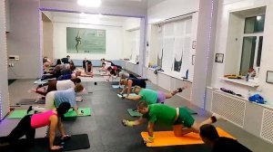 Силовой пилатес с гантелями. Групповая тренировка на все тело