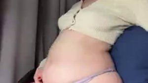 пухлый живот