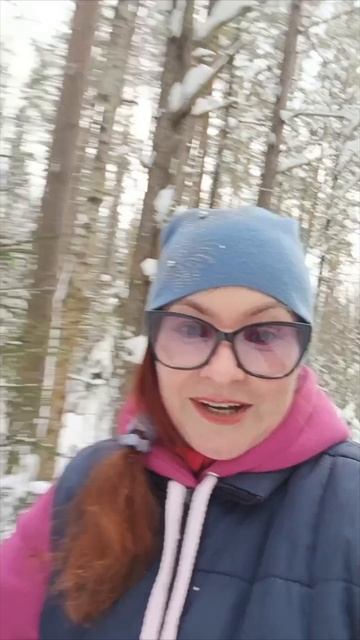 Прекрасный день в лесу. На лыжах 😜