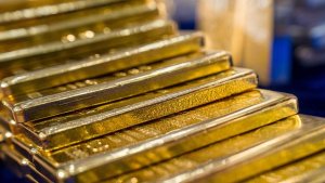 Эксперт спрогнозировал диапазон цен на золото и серебро к концу февраля