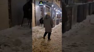 ВЫШЕЛ К БАРАМ С БИБЛИЕЙ /уличная проповедь/