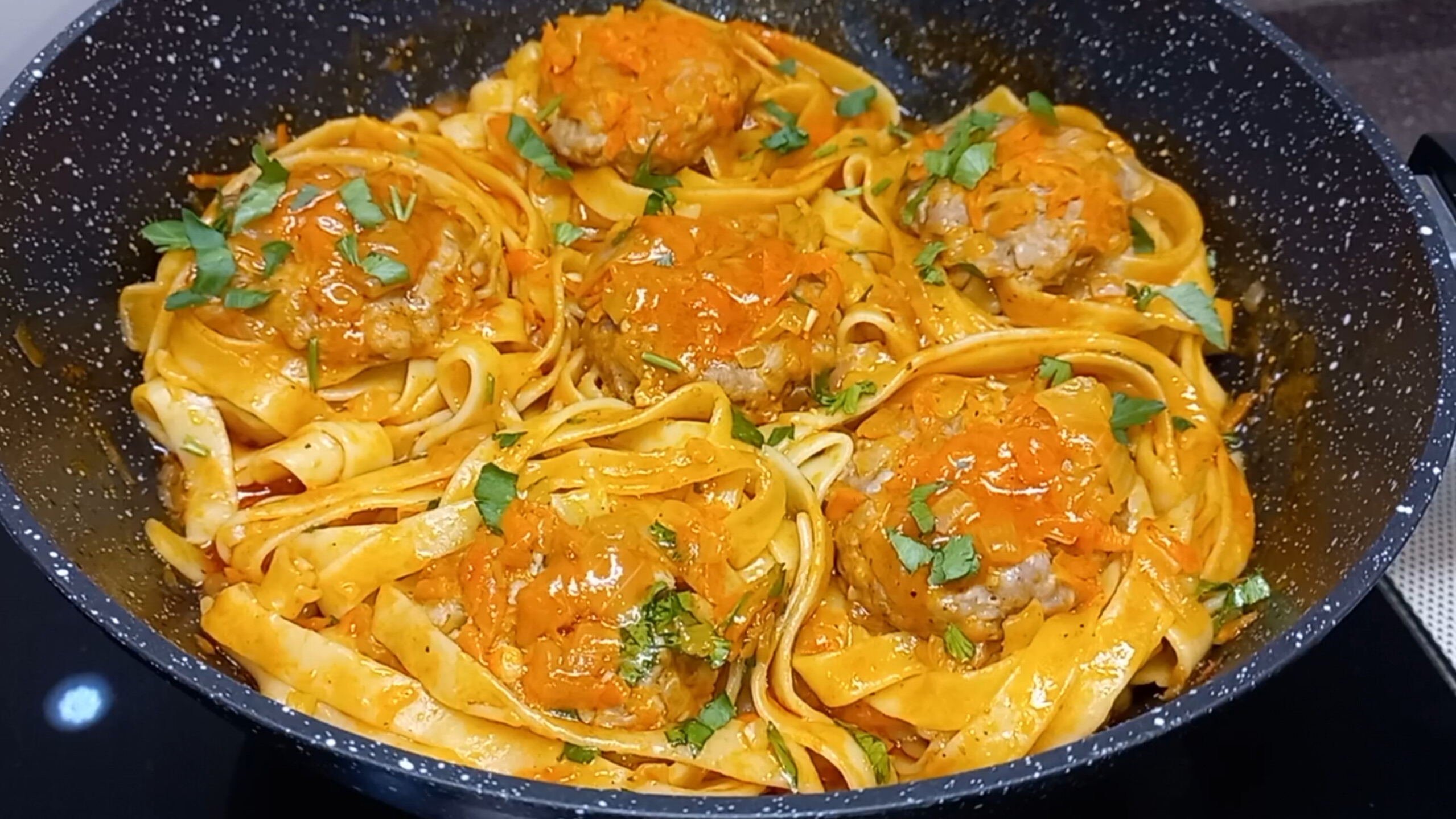 Вкуснейшее блюдо в одной сковороде! Гнезда с мясным фаршем - быстро, вкусно! Тефтели