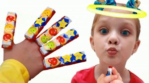 Лиза с папой и их забавные истории с шоколадом / Видео для детей / Веселые истории с Лизой