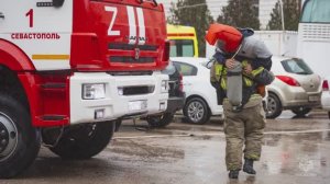 Спасли четверых студентов и преподавателя – условно, в рамках учений МЧС России в Севастополе