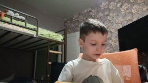 я клею наклейки 3 часть