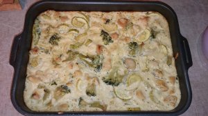 Приготовила запеканку из куриной грудки и брокколи, получилось, на удивление, очень вкусно