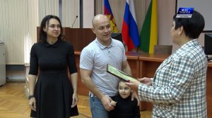 Еще трем туапсинским семьям вручили сертификаты на улучшение жилищных условий