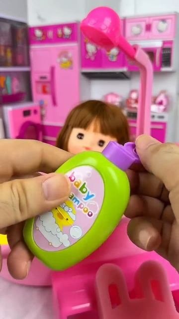 КУКЛА МАША ПРИНИМАЕТ ВАННУ