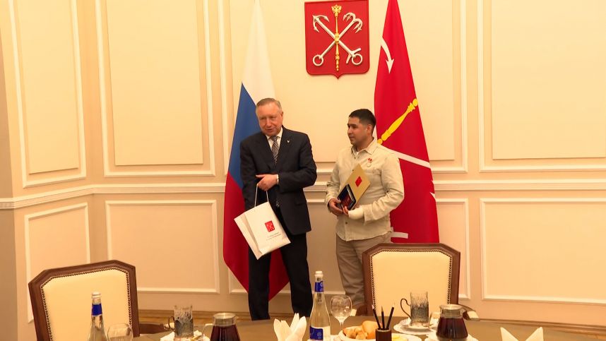 «Я плакал»: получивший награду за спасение ребенка дворник из Петербурга не считает себя героем смотреть онлайн