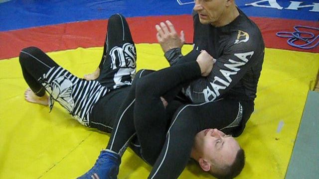 2017 год. Разрыв захвата на рычаге локтя без использования пояса соперника, с выходом на него.