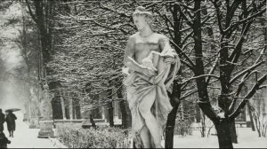 Кира Мил. "Зима в заснеженном саду." Статуя."