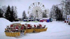 В городском саду Твери начились работы по демонтажу колеса обозрения