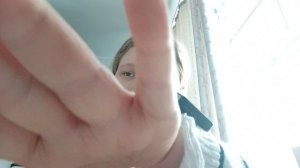 Асмр примеряю на тебя заколки и обзор на них.