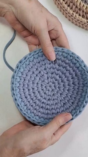 Всего за 150 секунд! Очень полезный совет по вязанию круглых сумочек!