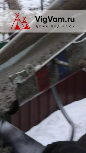 Бетономешалка прибыла для заливки перекрытия