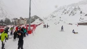 Горнолыжный курорт Эльбрус. Поляна Азау зимой. Атмосфера.