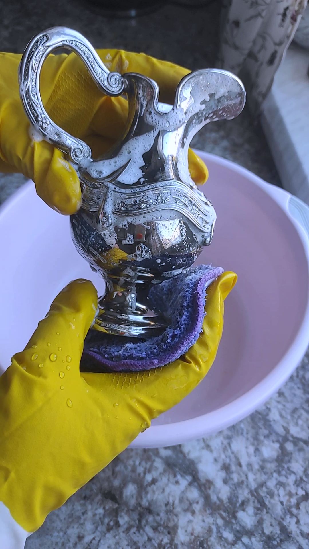 Мою-мою, чисто-чисто.