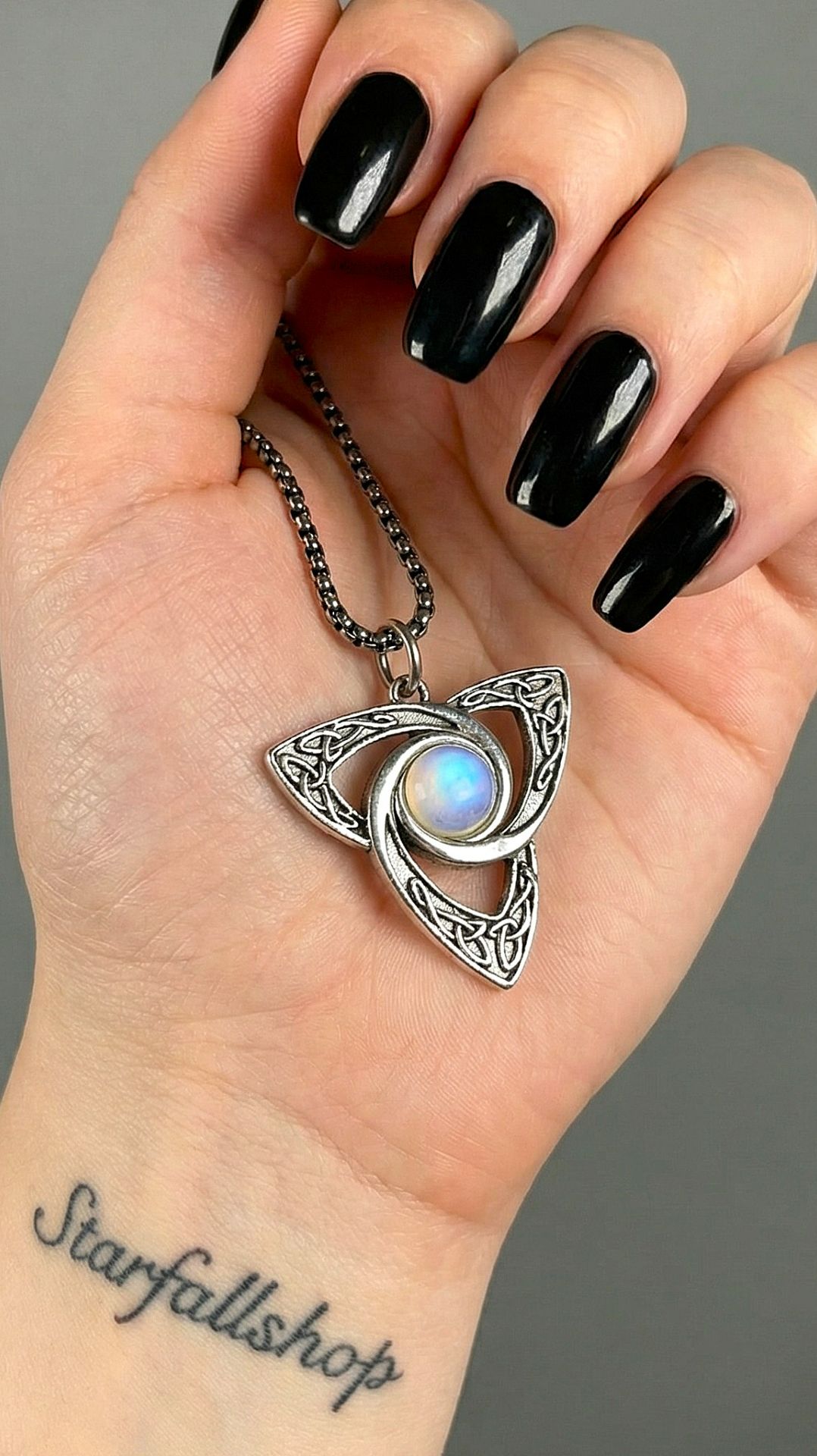 Подвеска на цепочке "Трикетра — Кельтский узел" от StarfallShop