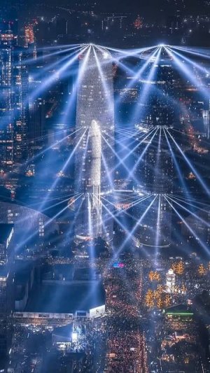 Футуристическое освещение башен-близнецов Тяньфу, Чэнду, Китай