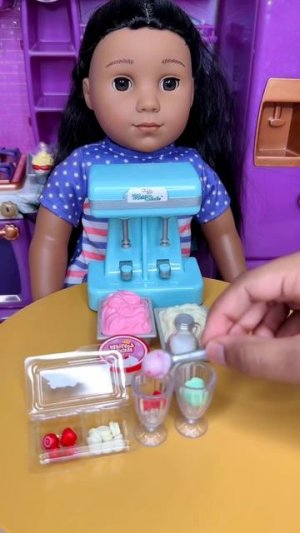 КУКЛА КРИСТИ ГОТОВИТ МОЛОЧНЫЙ КОКТЕЙЛЬ