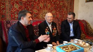 Джамбулат Салавов посетил ветерана ВОВ Юрия Петрухина