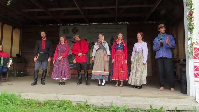 29. У храма св.благоверного князя А.Невского/Представление 13. На горе колхоз