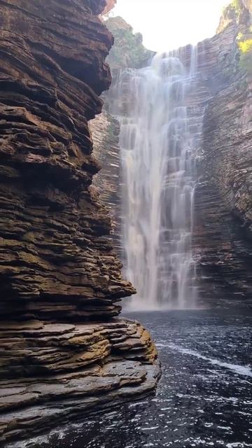 Водопад Буракан расположен в национальном парке Чапада Диамантина, Бразилия.