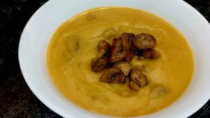 Суп-пюре чечевичный с жареными грибами