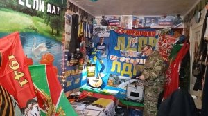 стих  посвящён  солдатам сво  и русскому  народу с 23  февраля днём защитника отечества