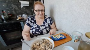 Покупки. Новый салат. Начала посевную и укореновочную.