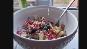 ЖДУ ГОСТЕЙ НА ПОСЛЕПОЛУДЕННЫЙ ЧАЙ. ГОТОВЛЮ САЛАТ. ИЗ АРХИВА 2024.